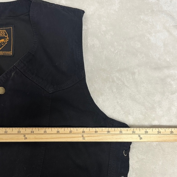 Men's Black Vest with Gun Pocket - Picture 10 of 12